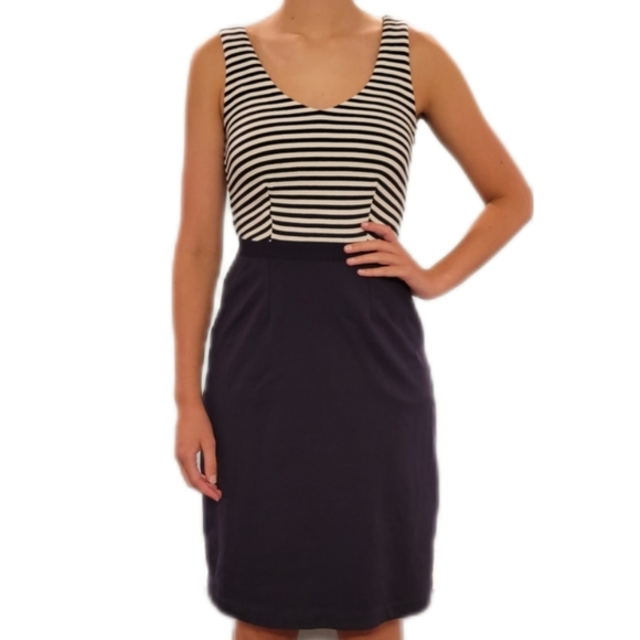 Boden Dresses & Skirts - Boden Navy & white striped sleeveless vneck dress with side zip & pockets size 2